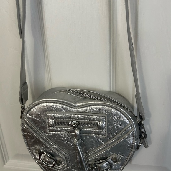 B Brand Mini Heart Shaped Chain Bag Motorcycle Rivet Diagonal Straddle  Bag - Picture 2 of 4